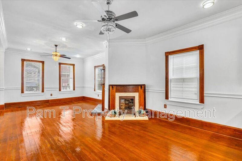 Beautiful 4 bedroom home downtown property image