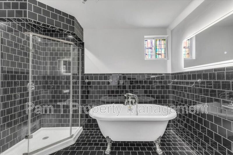 Beautiful 4 bedroom home downtown property image