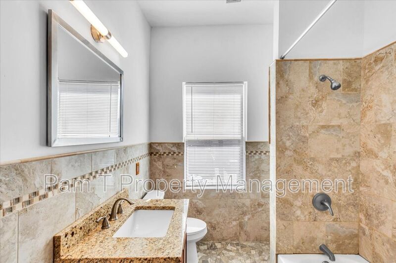 Beautiful 4 bedroom home downtown property image