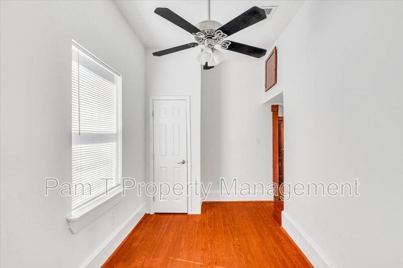 Beautiful 4 bedroom home downtown property image