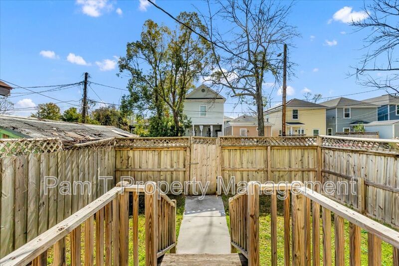 Beautiful 4 bedroom home downtown property image