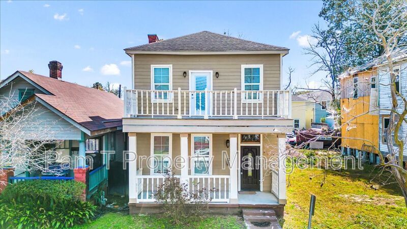 Beautiful 4 bedroom home downtown property image