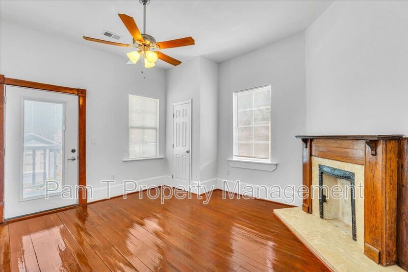 Beautiful 4 bedroom home downtown property image