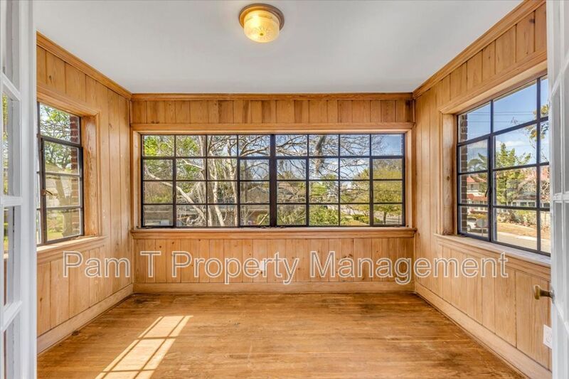 2 bedroom off of Historic Victory Drive and minutes from Daffin Park property image