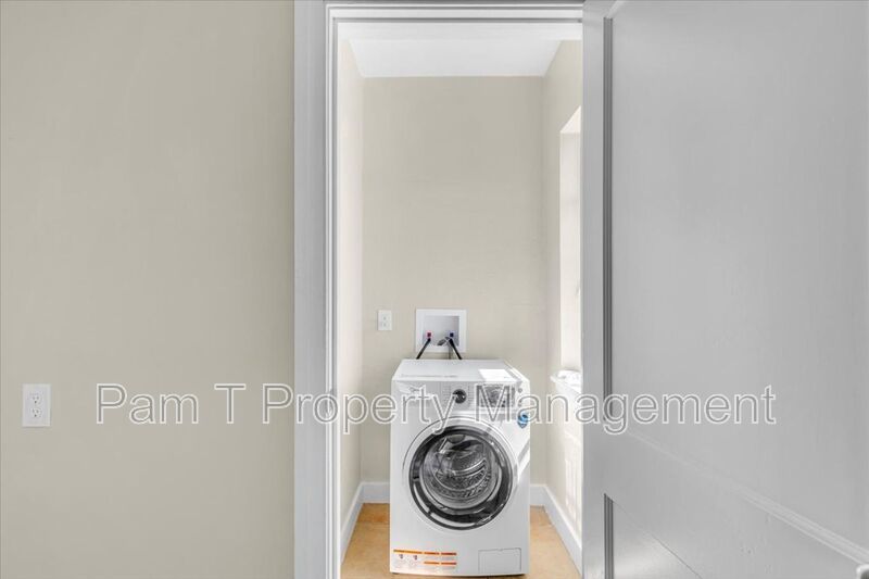 2 bedroom off of Historic Victory Drive and minutes from Daffin Park property image