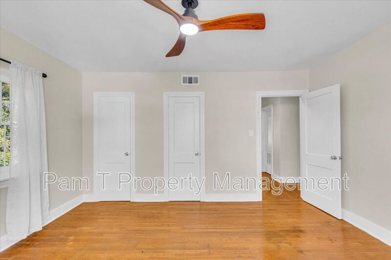 2 bedroom off of Historic Victory Drive and minutes from Daffin Park property image
