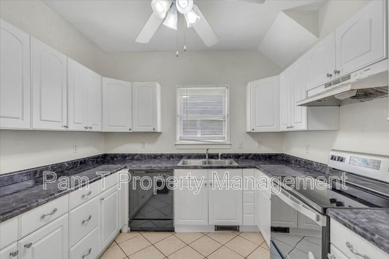 3 bedroom house minutes away from SCAD property image