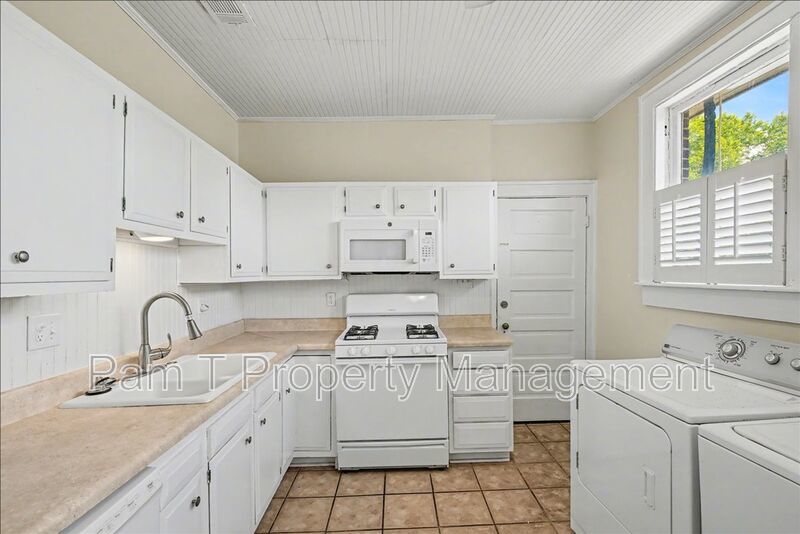 Upstairs Large 3 bedroom apartment in Ardsley Park property image