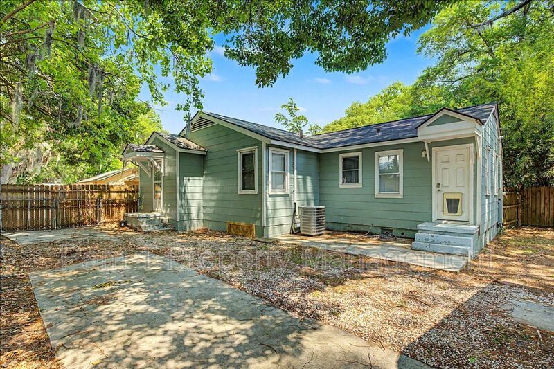 3 bedroom 2 bath midtown house property image