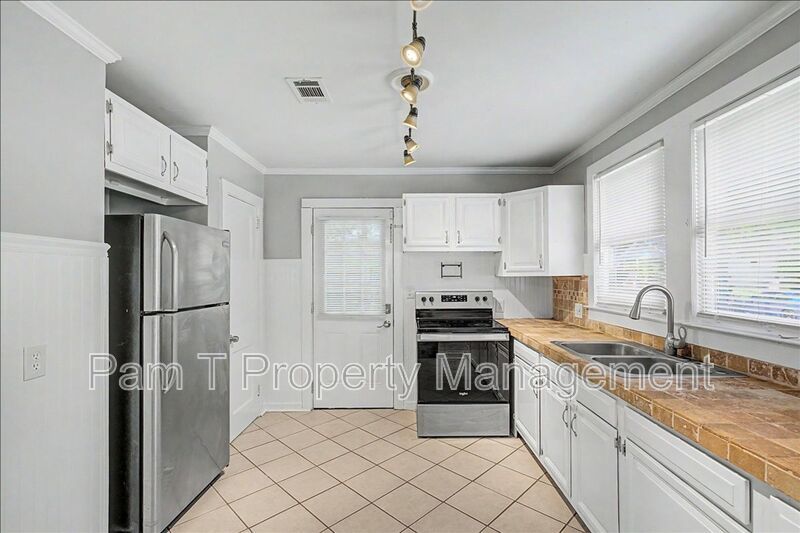 3 bedroom 2 bath midtown house property image