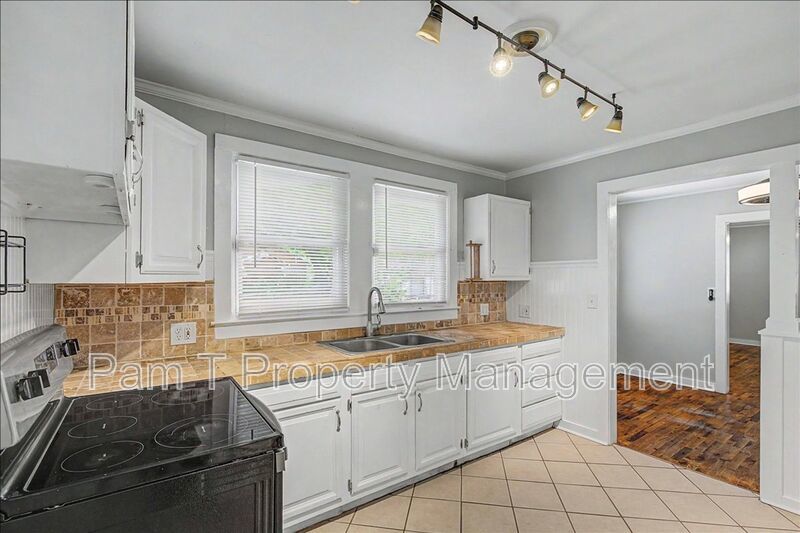 3 bedroom 2 bath midtown house property image