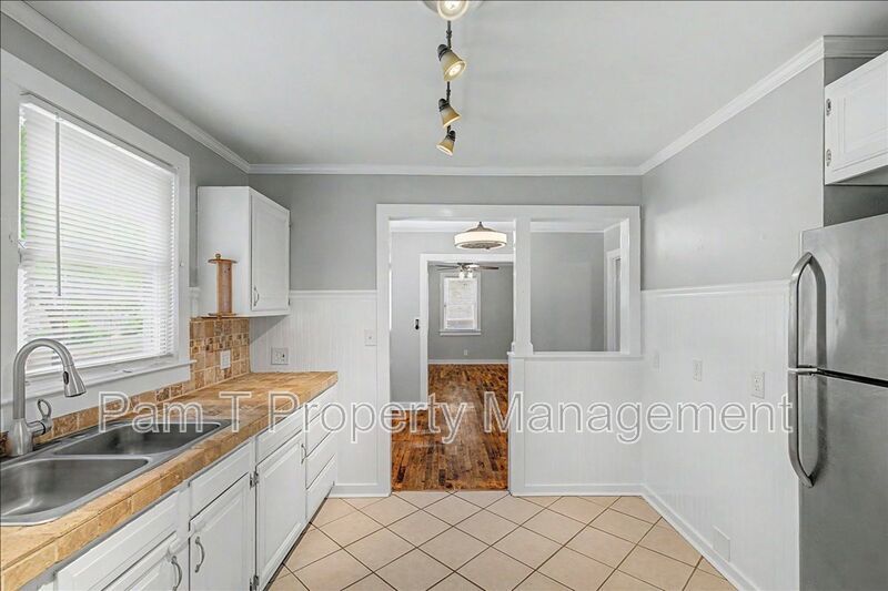 3 bedroom 2 bath midtown house property image