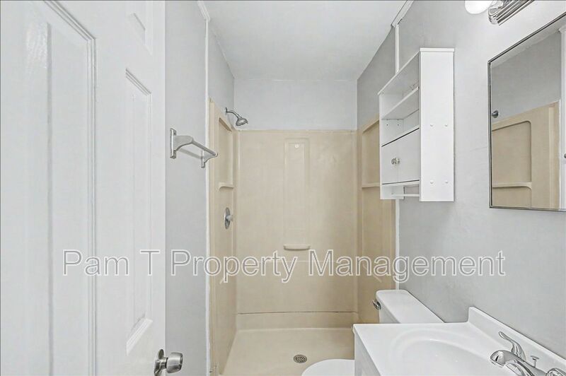 3 bedroom 2 bath midtown house property image
