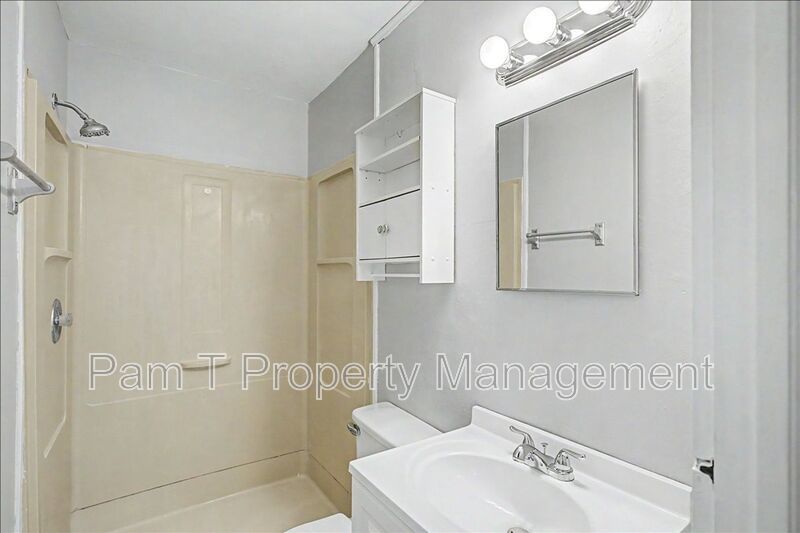 3 bedroom 2 bath midtown house property image
