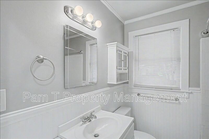 3 bedroom 2 bath midtown house property image