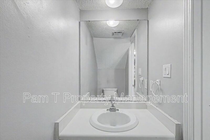 2 bedroom townhome in Georgetown property image