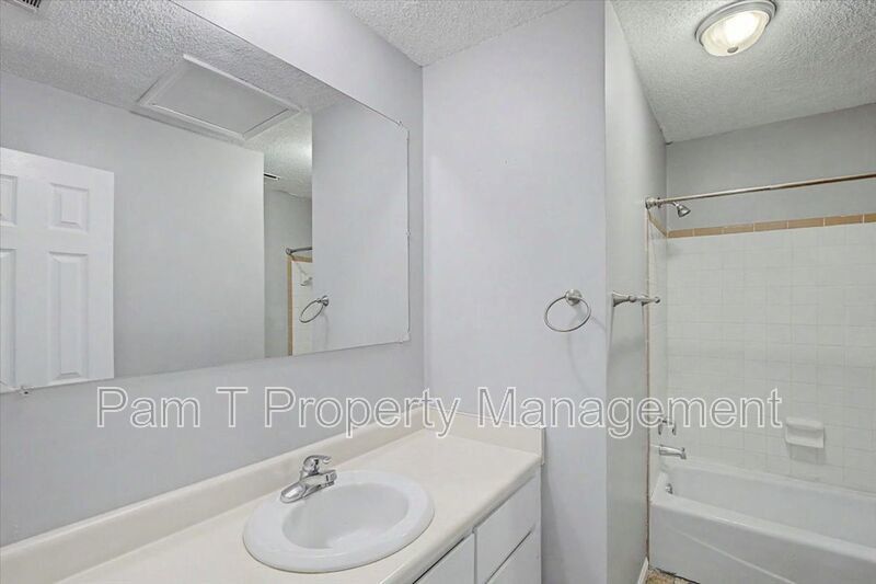 2 bedroom townhome in Georgetown property image