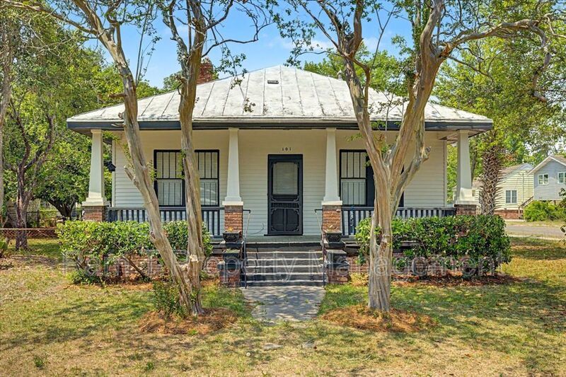 3 bedroom house convenient to downtown property image