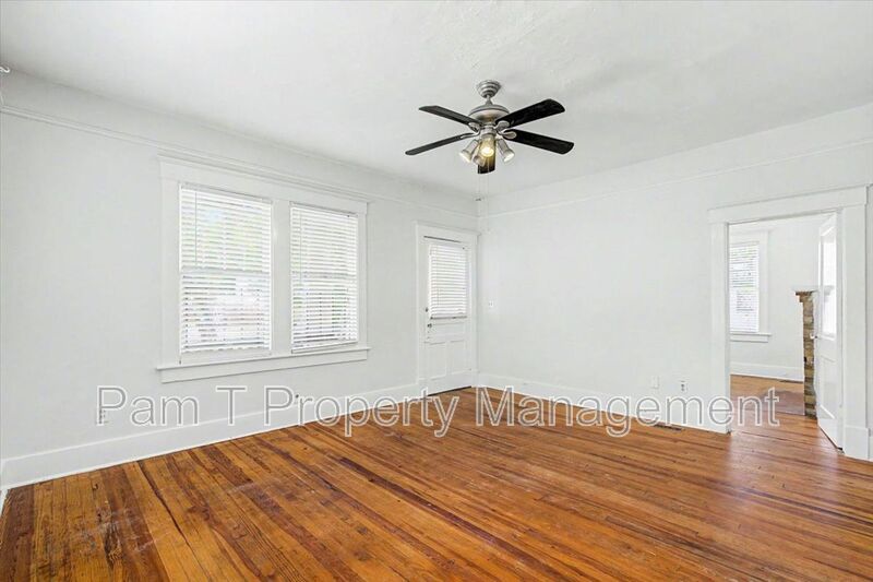 3 bedroom house convenient to downtown property image