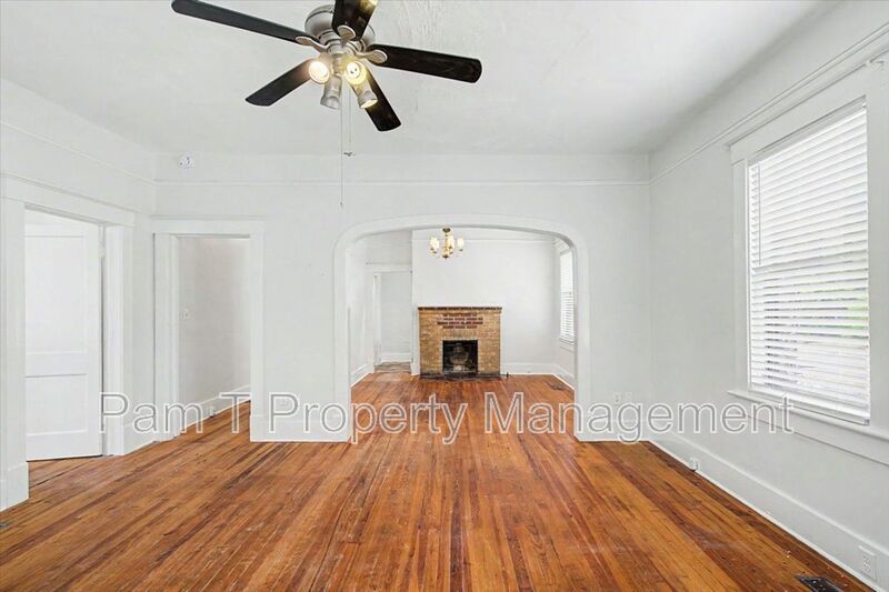 3 bedroom house convenient to downtown property image