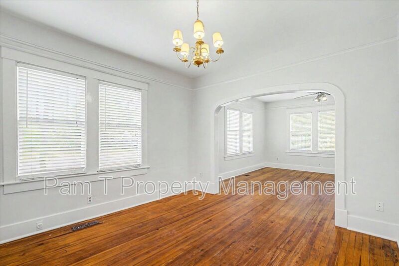 3 bedroom house convenient to downtown property image