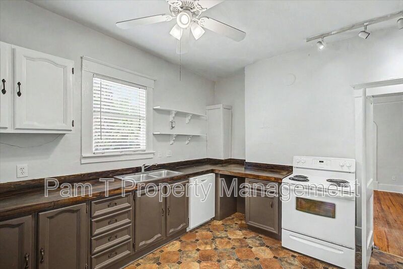 3 bedroom house convenient to downtown property image