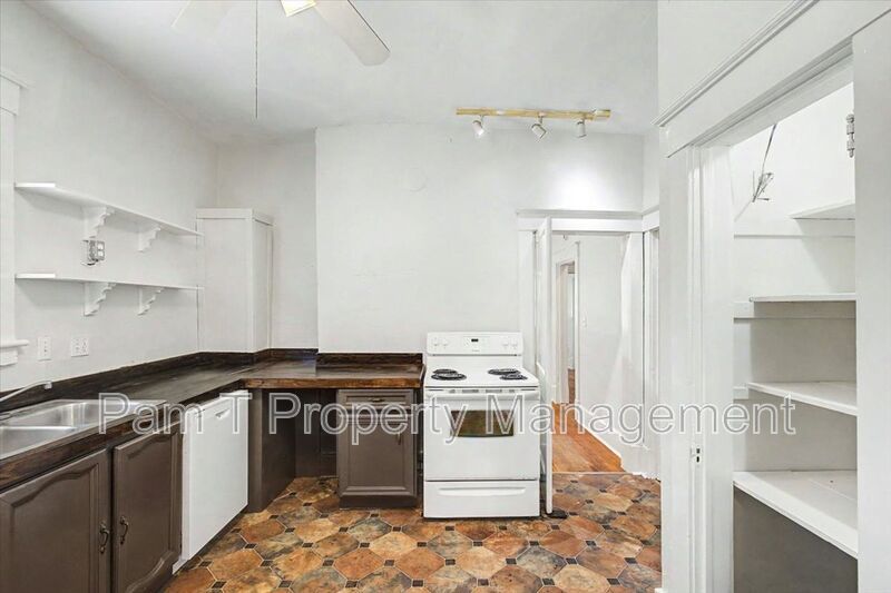 3 bedroom house convenient to downtown property image
