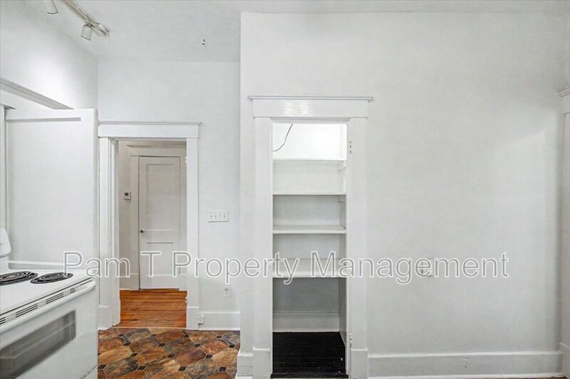 3 bedroom house convenient to downtown property image