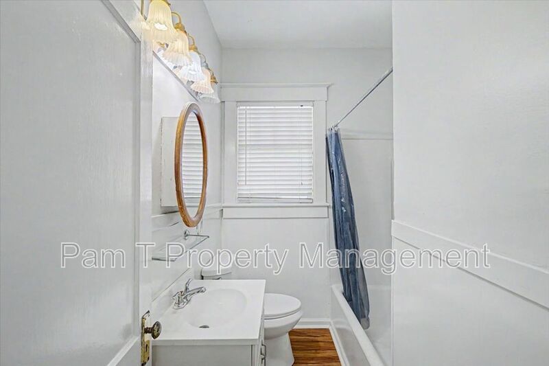 3 bedroom house convenient to downtown property image