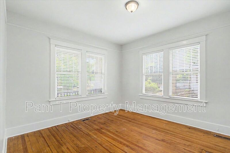 3 bedroom house convenient to downtown property image