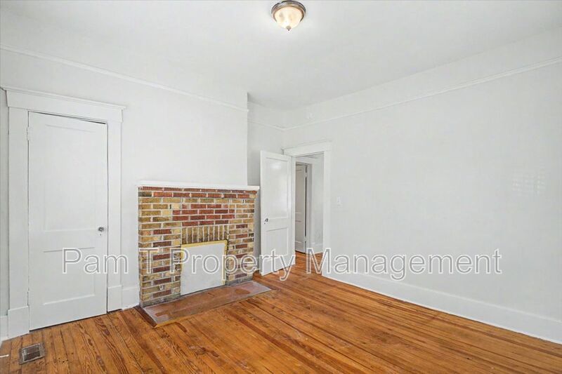 3 bedroom house convenient to downtown property image