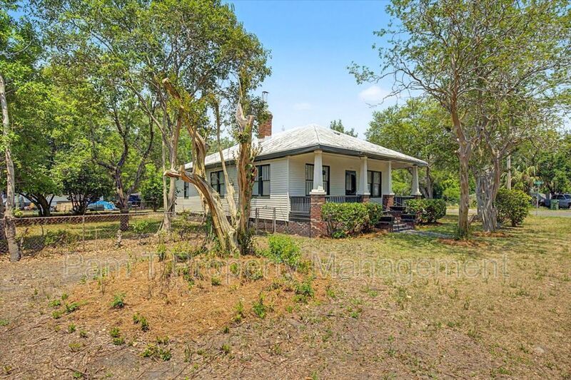 3 bedroom house convenient to downtown property image