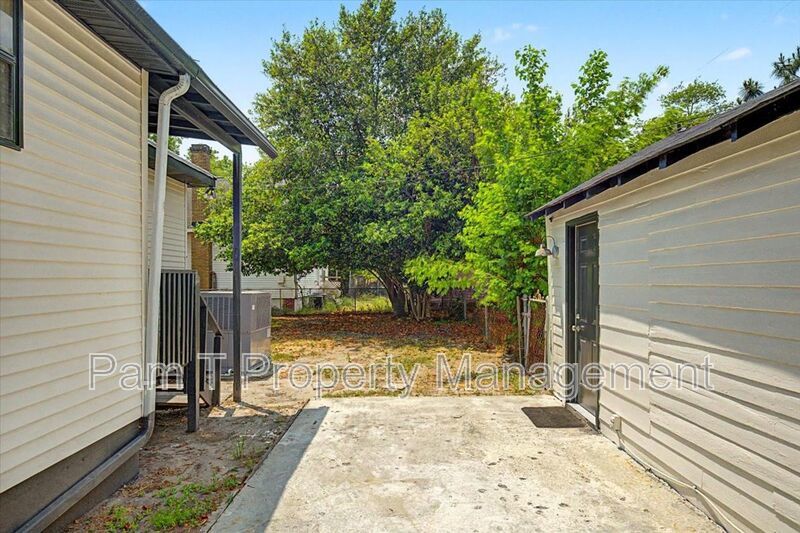 3 bedroom house convenient to downtown property image