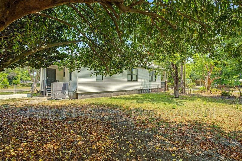 3 bedroom house convenient to downtown property image