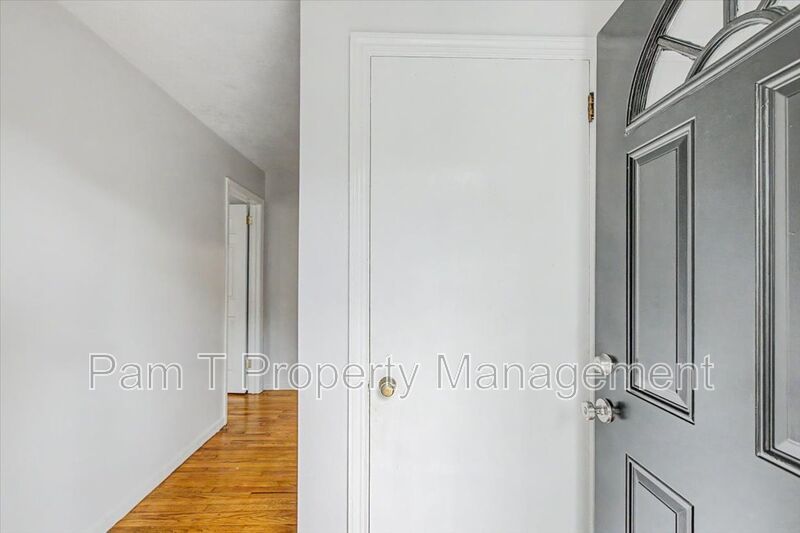 Midtown 3 bedroom home- $250 gift card with approved application property image