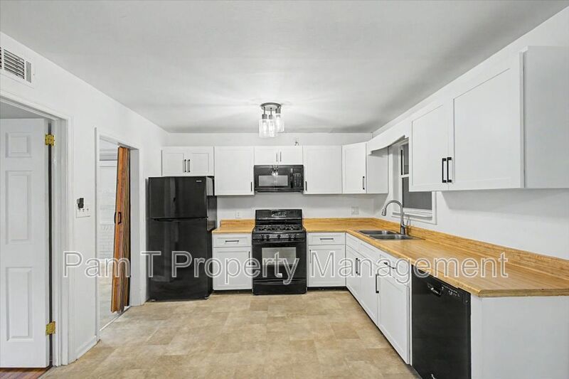 Midtown 3 bedroom home- $250 gift card with approved application property image