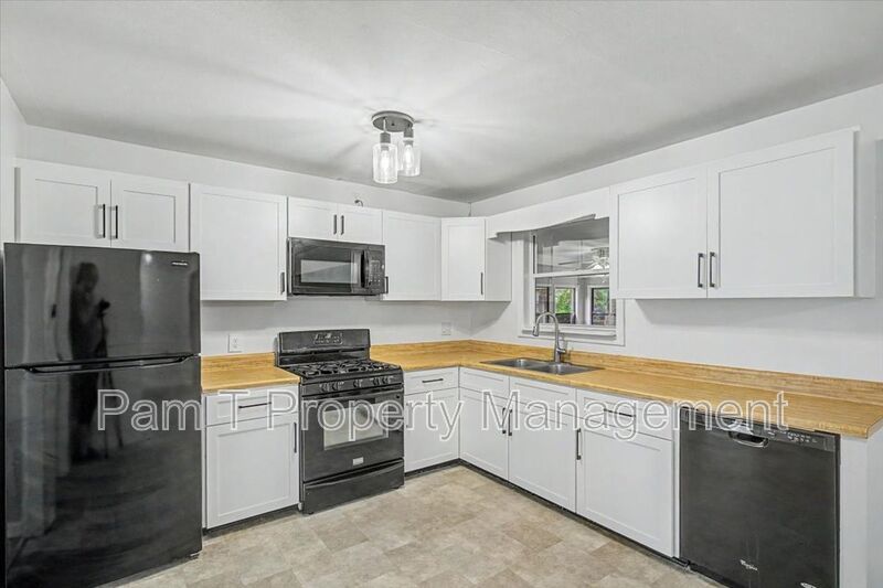Midtown 3 bedroom home- $250 gift card with approved application property image