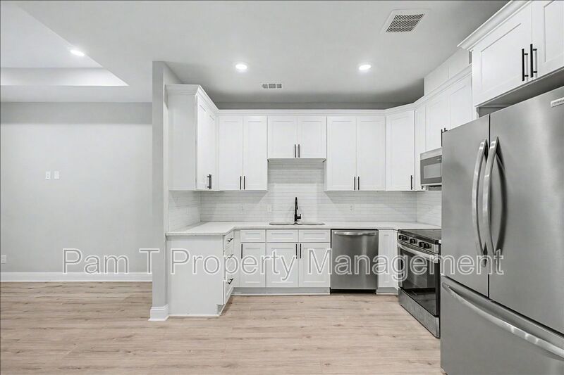 3 bedroom recently built - move in special property image