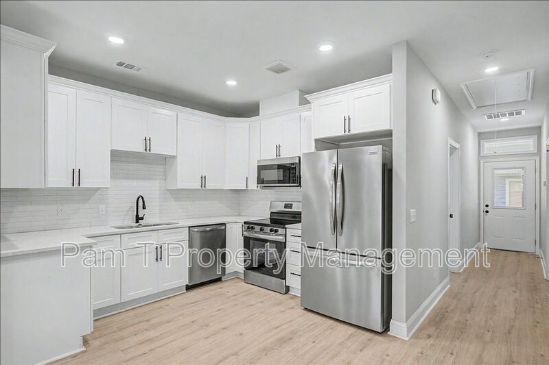 3 bedroom recently built - move in special property image