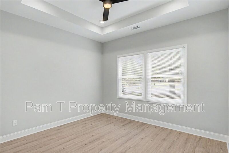 3 bedroom recently built - move in special property image