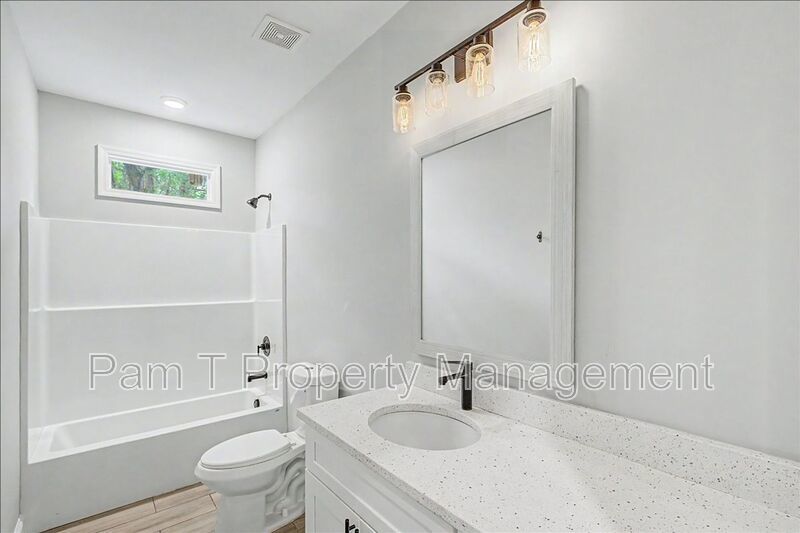 3 bedroom recently built - move in special property image