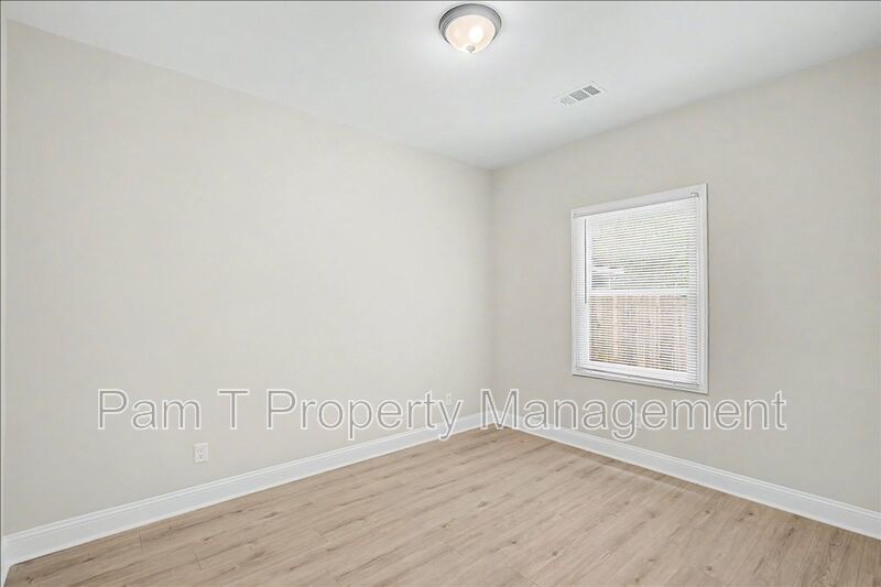 3 bedroom recently built - move in special property image