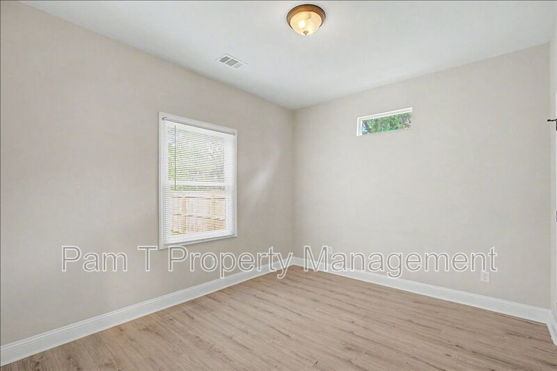 3 bedroom recently built - move in special property image