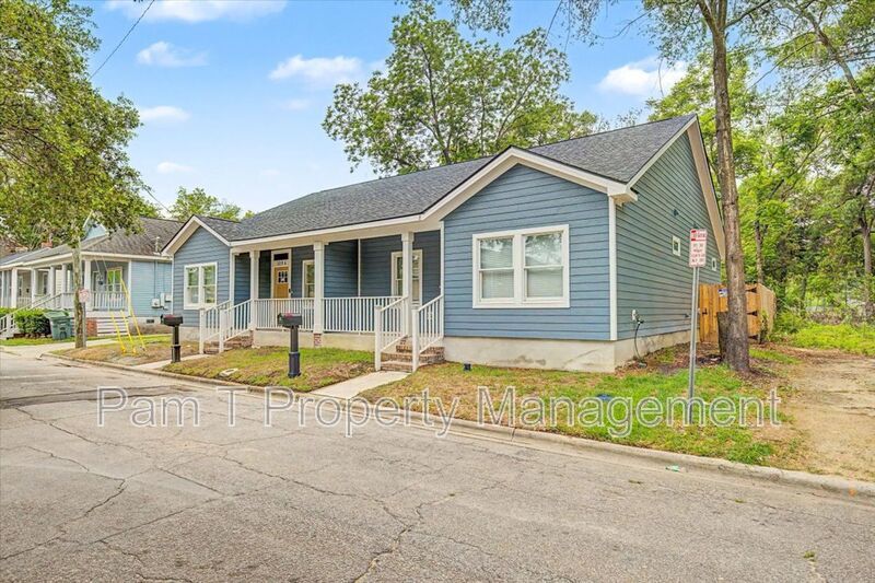 3 bedroom recently built - move in special property image