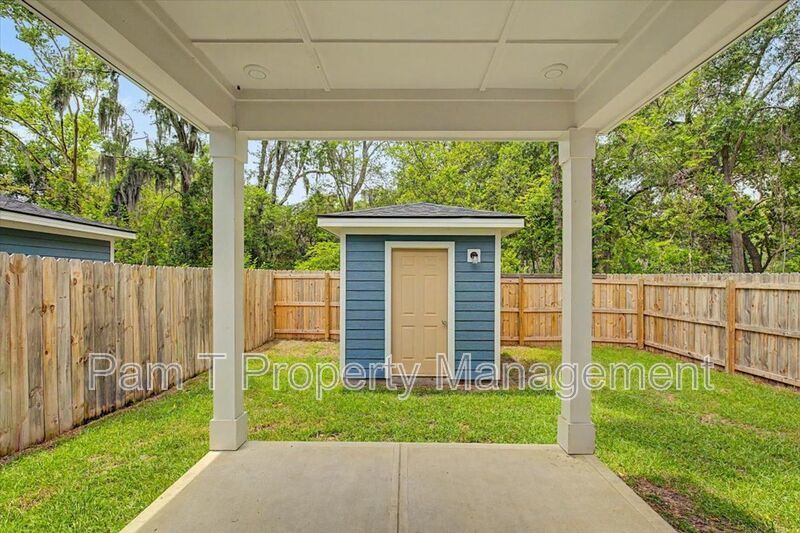 3 bedroom recently built - move in special property image