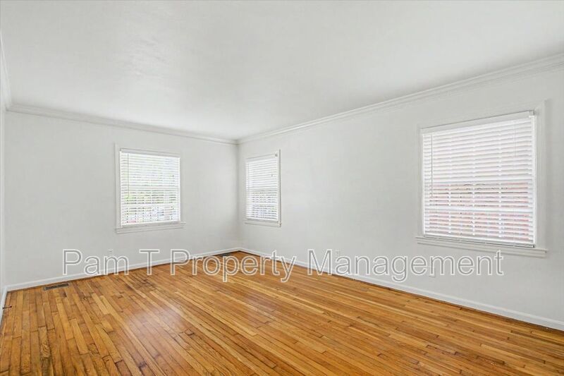 One bedroom by Daffin Park property image
