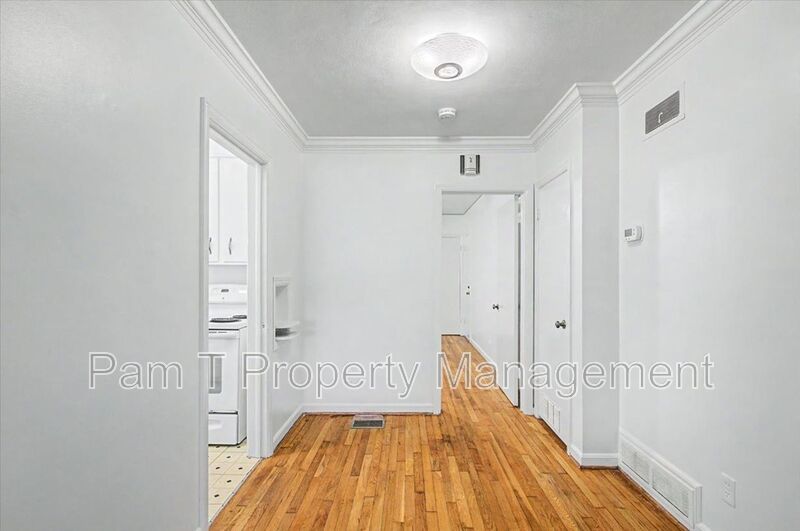 One bedroom by Daffin Park property image