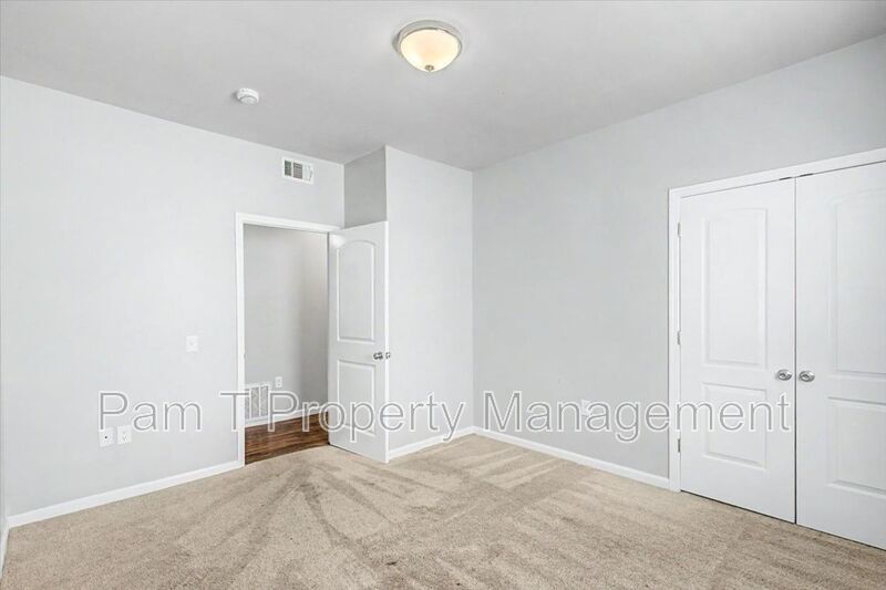 4 bedroom downtown apartment property image