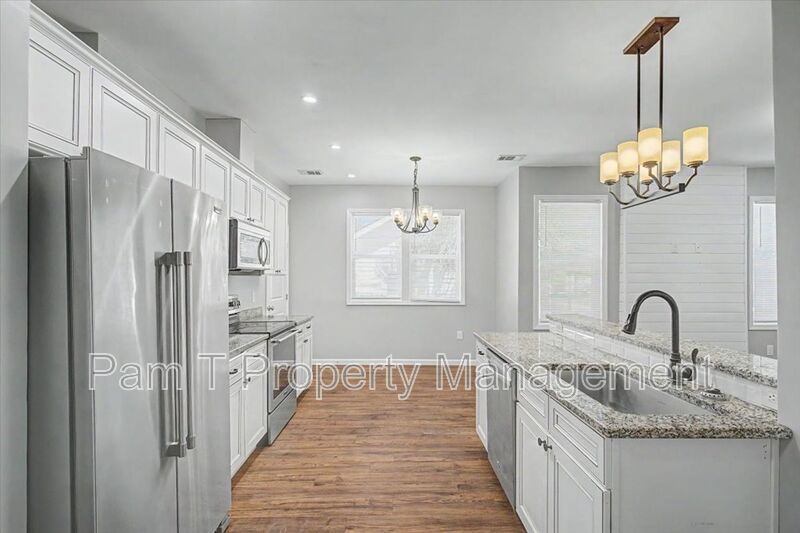 4 bedroom downtown apartment property image