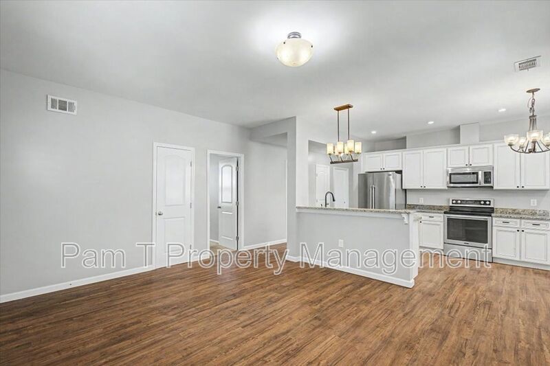 4 bedroom downtown apartment property image
